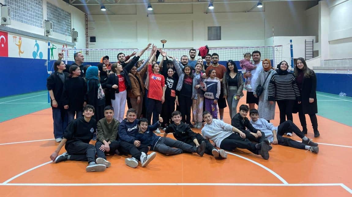24 Kasım Öğretmenler Günü Voleybol Turnuvası'nın Şampiyonu Borsa İstanbul Yatılı Bölge Ortaokulu